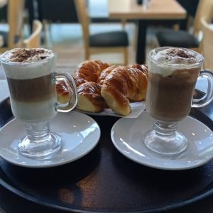 Capuccinos en migliore cafeteria