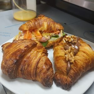 Crossaints rellenos en migoliore cafeteria en bahia blanca