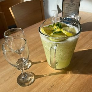 jarra de limonada en migliore cafeteria