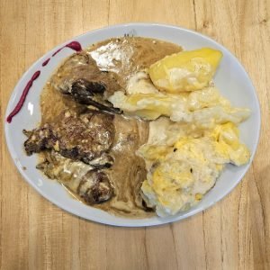 Lomo a la reina con papas rotas en migliore bahia blanca
