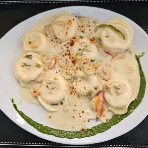 Sorrentinos-con-fondo-de-camarones-scaled.jpeg