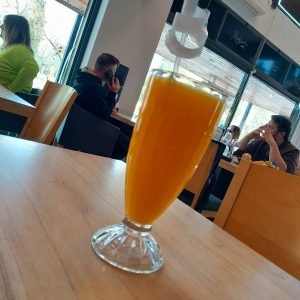 Exprimido de naranja en migliore cafe