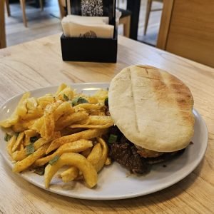 sandwich de carne braseada